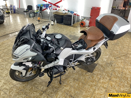 Полная оклейка мотоцикла BMW R1250RT в полиуретан